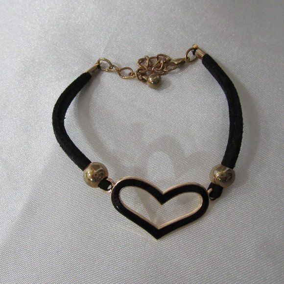 Heart Bracelet- Add to a item mentioned 4 for $20.00 - Picture 2 of 9